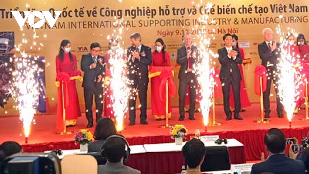 First int’l exhibition on supporting industry gets underway in Hanoi